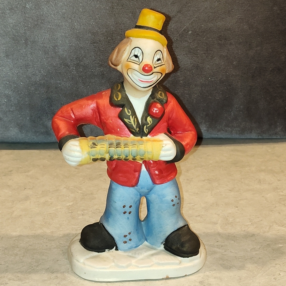 1970s CERAMIC CLOWN PLAYING THE ACCORDION HAND-PAINTED FIGURINE / STATUE 6½"-7"